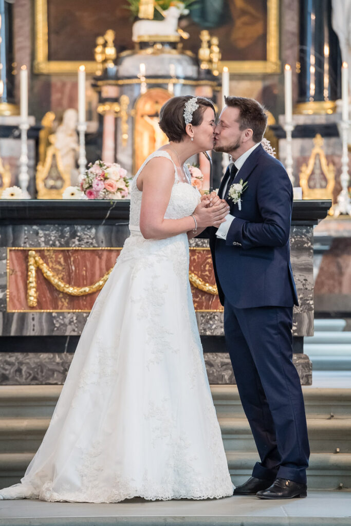 Trauung Pfarrkirche Alpnach Hochzeitsapero Schlosshof Alpnach Hochzeitsfest Paxmontana Flüeli Ranft Hochzeitsfotograf Obwalden Hochzeitsfotograf Zentralschweiz