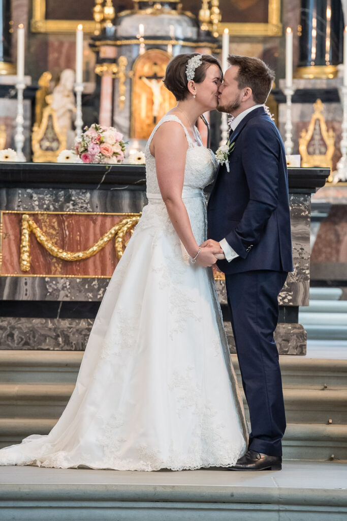 Trauung Pfarrkirche Alpnach Hochzeitsapero Schlosshof Alpnach Hochzeitsfest Paxmontana Flüeli Ranft Hochzeitsfotograf Obwalden Hochzeitsfotograf Zentralschweiz