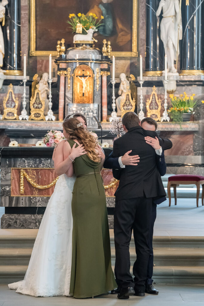Trauung Pfarrkirche Alpnach Hochzeitsapero Schlosshof Alpnach Hochzeitsfest Paxmontana Flüeli Ranft Hochzeitsfotograf Obwalden Hochzeitsfotograf Zentralschweiz