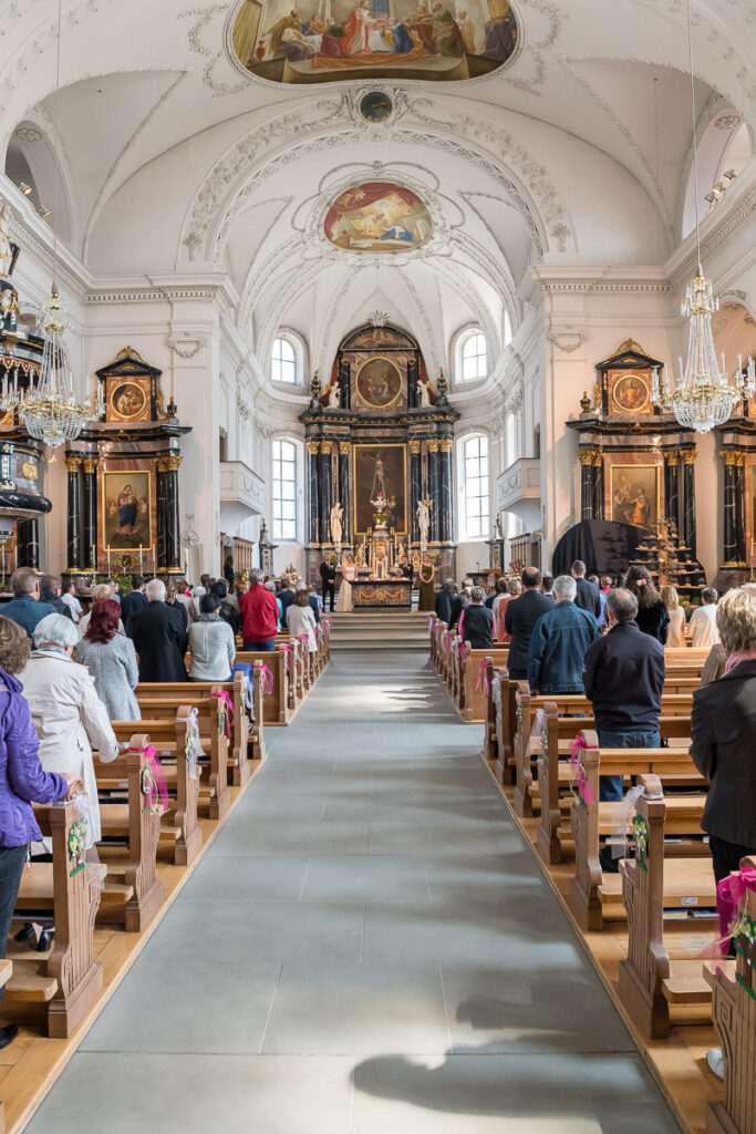 Trauung Pfarrkirche Alpnach Hochzeitsapero Schlosshof Alpnach Hochzeitsfest Paxmontana Flüeli Ranft Hochzeitsfotograf Obwalden Hochzeitsfotograf Zentralschweiz