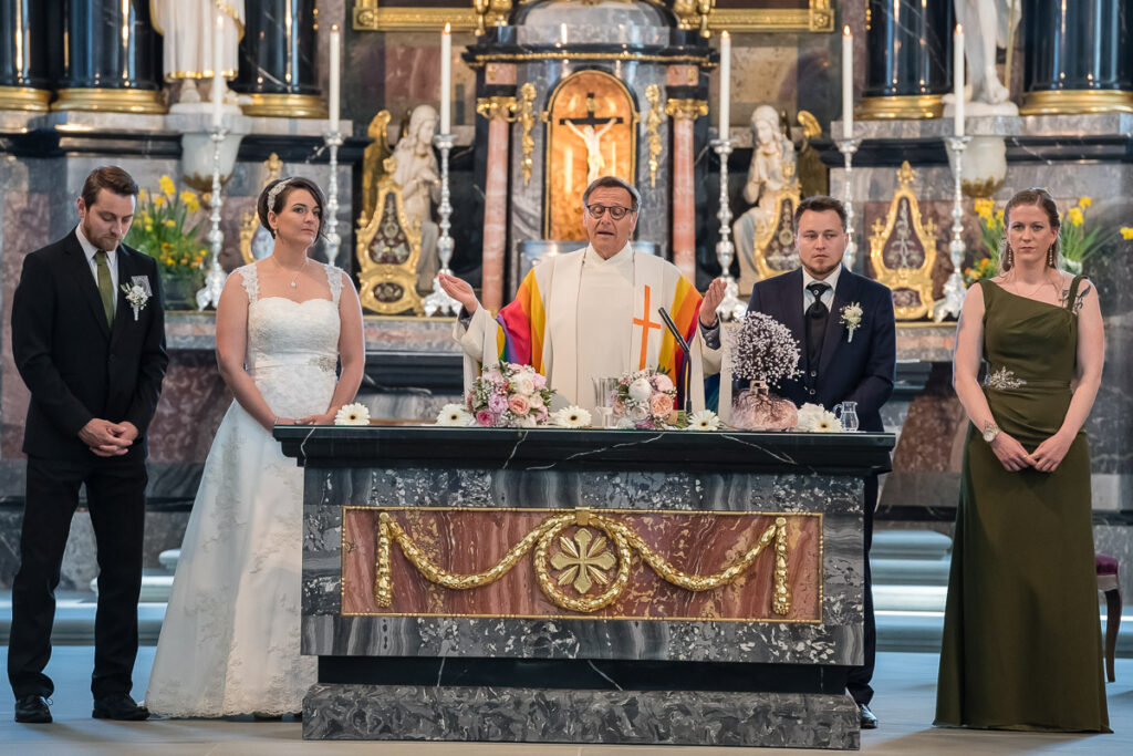 Trauung Pfarrkirche Alpnach Hochzeitsapero Schlosshof Alpnach Hochzeitsfest Paxmontana Flüeli Ranft Hochzeitsfotograf Obwalden Hochzeitsfotograf Zentralschweiz