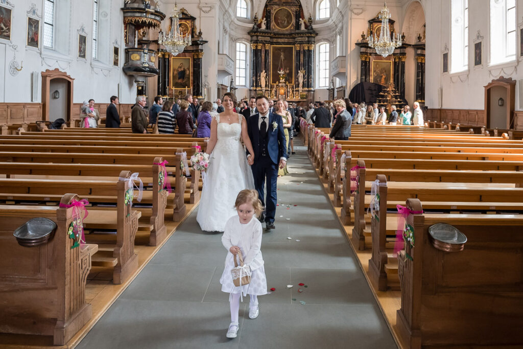 Trauung Pfarrkirche Alpnach Hochzeitsapero Schlosshof Alpnach Hochzeitsfest Paxmontana Flüeli Ranft Hochzeitsfotograf Obwalden Hochzeitsfotograf Zentralschweiz