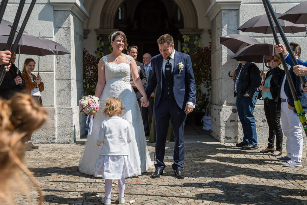 Trauung Pfarrkirche Alpnach Hochzeitsapero Schlosshof Alpnach Hochzeitsfest Paxmontana Flüeli Ranft Hochzeitsfotograf Obwalden Hochzeitsfotograf Zentralschweiz