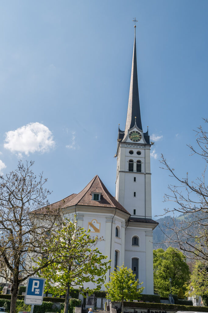 Trauung Pfarrkirche Alpnach Hochzeitsapero Schlosshof Alpnach Hochzeitsfest Paxmontana Flüeli Ranft Hochzeitsfotograf Obwalden Hochzeitsfotograf Zentralschweiz