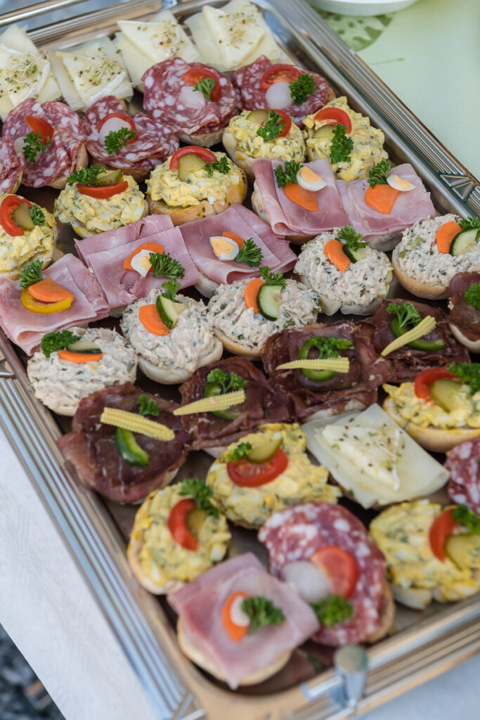 Trauung Pfarrkirche Alpnach Hochzeitsapero Schlosshof Alpnach Hochzeitsfest Paxmontana Flüeli Ranft Hochzeitsfotograf Obwalden Hochzeitsfotograf Zentralschweiz