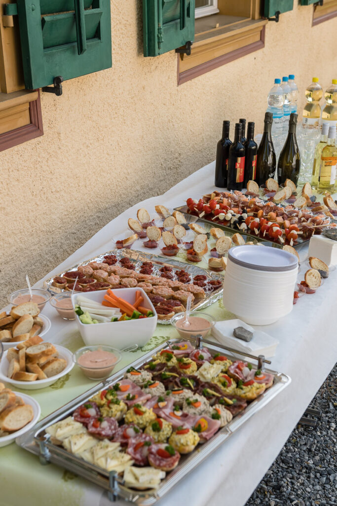Trauung Pfarrkirche Alpnach Hochzeitsapero Schlosshof Alpnach Hochzeitsfest Paxmontana Flüeli Ranft Hochzeitsfotograf Obwalden Hochzeitsfotograf Zentralschweiz