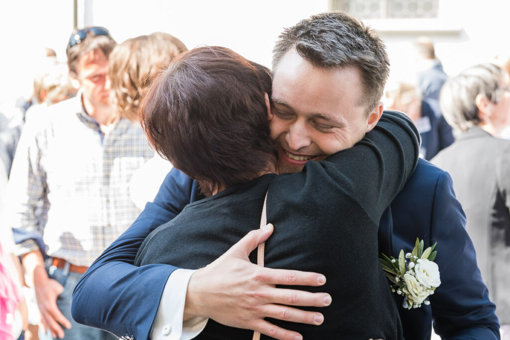 Trauung Pfarrkirche Alpnach Hochzeitsapero Schlosshof Alpnach Hochzeitsfest Paxmontana Flüeli Ranft Hochzeitsfotograf Obwalden Hochzeitsfotograf Zentralschweiz