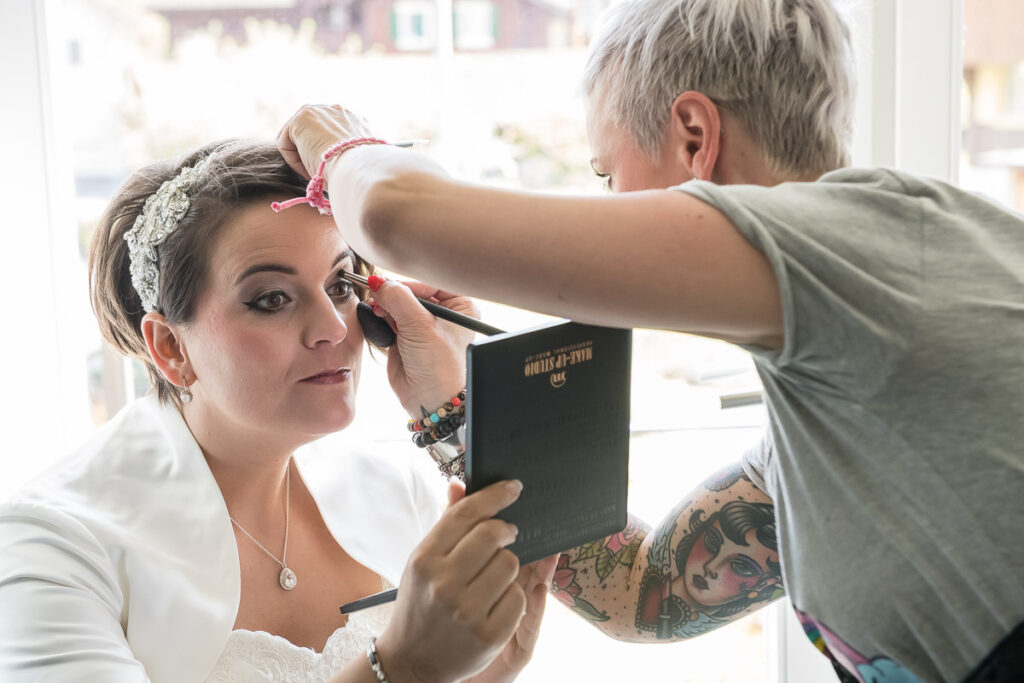 Trauung Pfarrkirche Alpnach Hochzeitsapero Schlosshof Alpnach Hochzeitsfest Paxmontana Flüeli Ranft Hochzeitsfotograf Obwalden Hochzeitsfotograf Zentralschweiz