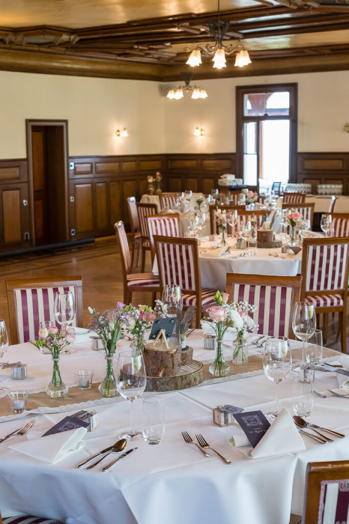 Trauung Pfarrkirche Alpnach Hochzeitsapero Schlosshof Alpnach Hochzeitsfest Paxmontana Flüeli Ranft Hochzeitsfotograf Obwalden Hochzeitsfotograf Zentralschweiz