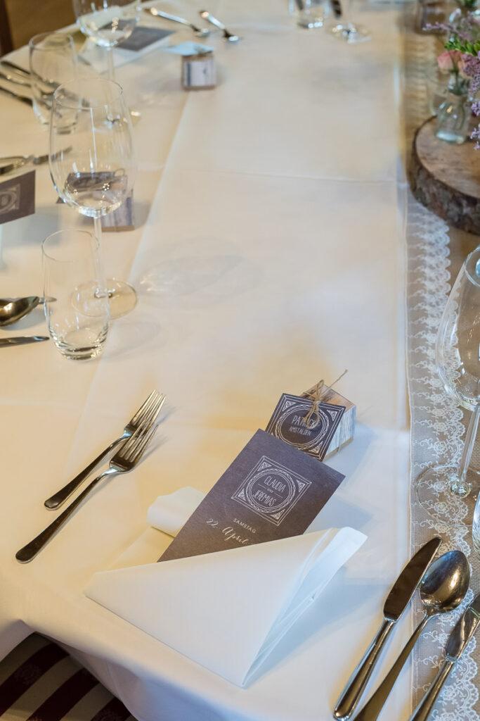 Trauung Pfarrkirche Alpnach Hochzeitsapero Schlosshof Alpnach Hochzeitsfest Paxmontana Flüeli Ranft Hochzeitsfotograf Obwalden Hochzeitsfotograf Zentralschweiz