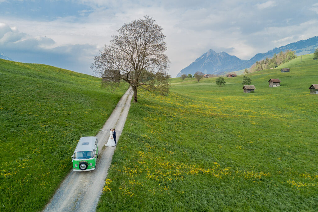 Trauung Pfarrkirche Alpnach Hochzeitsapero Schlosshof Alpnach Hochzeitsfest Paxmontana Flüeli Ranft Hochzeitsfotograf Obwalden Hochzeitsfotograf Zentralschweiz