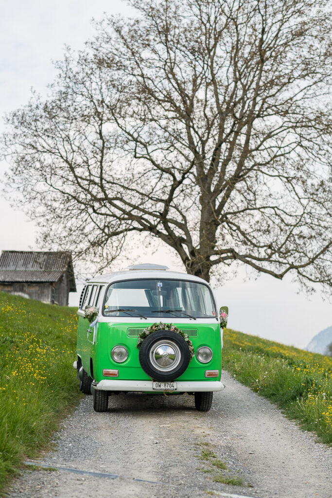 Trauung Pfarrkirche Alpnach Hochzeitsapero Schlosshof Alpnach Hochzeitsfest Paxmontana Flüeli Ranft Hochzeitsfotograf Obwalden Hochzeitsfotograf Zentralschweiz