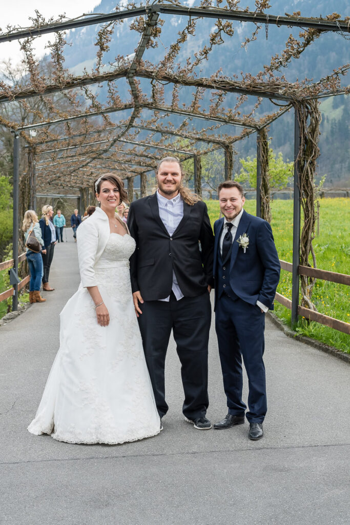 Trauung Pfarrkirche Alpnach Hochzeitsapero Schlosshof Alpnach Hochzeitsfest Paxmontana Flüeli Ranft Hochzeitsfotograf Obwalden Hochzeitsfotograf Zentralschweiz
