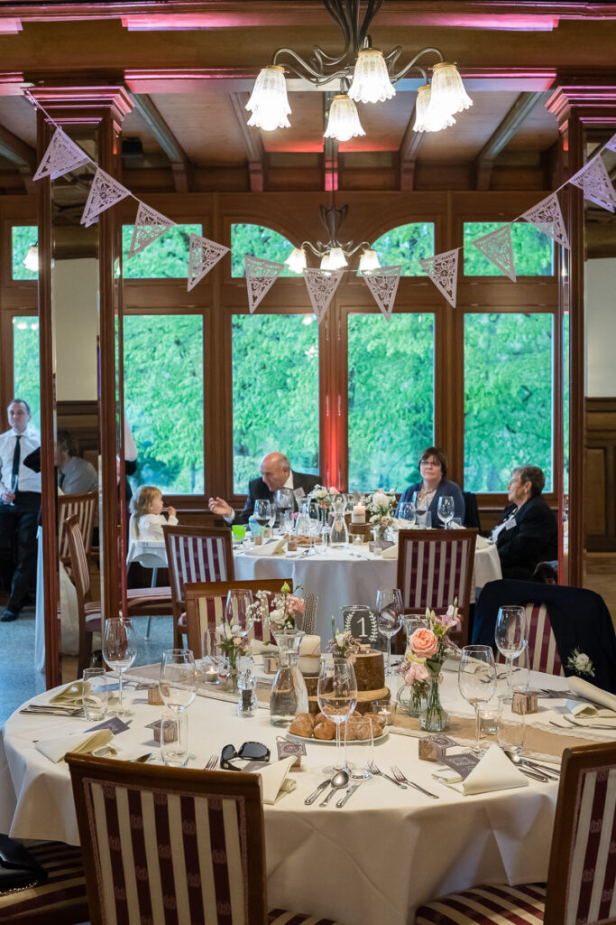 Trauung Pfarrkirche Alpnach Hochzeitsapero Schlosshof Alpnach Hochzeitsfest Paxmontana Flüeli Ranft Hochzeitsfotograf Obwalden Hochzeitsfotograf Zentralschweiz