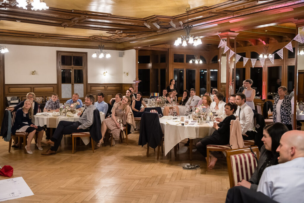 Trauung Pfarrkirche Alpnach Hochzeitsapero Schlosshof Alpnach Hochzeitsfest Paxmontana Flüeli Ranft Hochzeitsfotograf Obwalden Hochzeitsfotograf Zentralschweiz