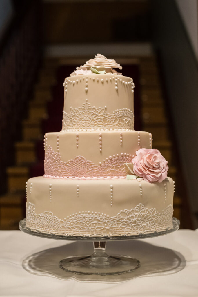 Trauung Pfarrkirche Alpnach Hochzeitsapero Schlosshof Alpnach Hochzeitsfest Paxmontana Flüeli Ranft Hochzeitsfotograf Obwalden Hochzeitsfotograf Zentralschweiz