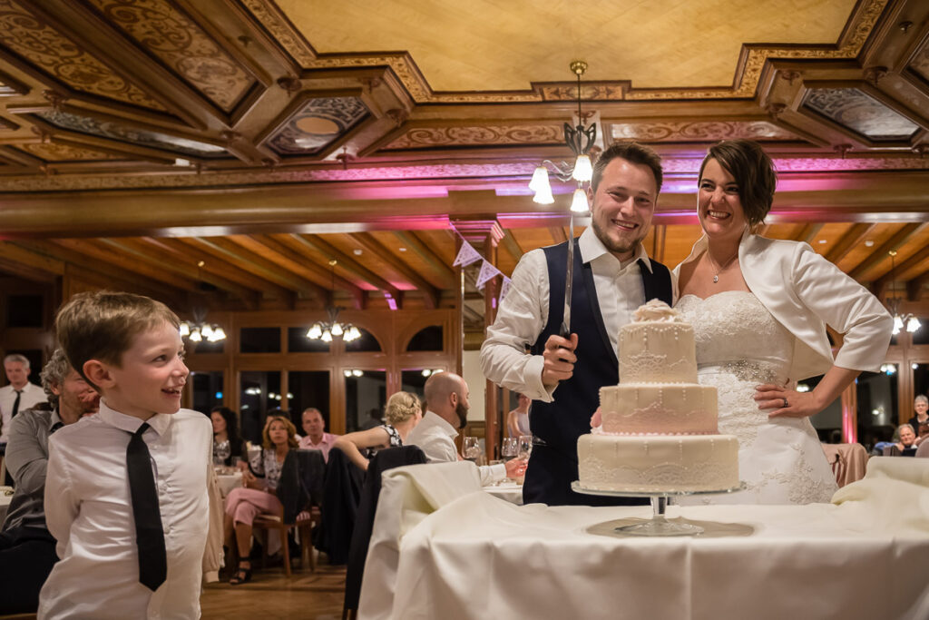Trauung Pfarrkirche Alpnach Hochzeitsapero Schlosshof Alpnach Hochzeitsfest Paxmontana Flüeli Ranft Hochzeitsfotograf Obwalden Hochzeitsfotograf Zentralschweiz