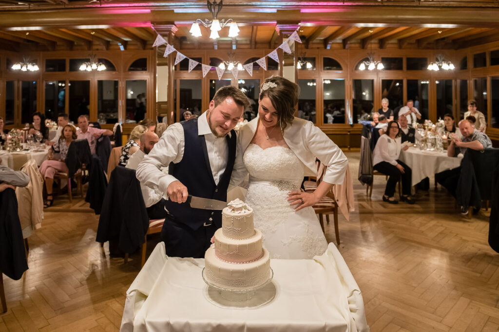 Trauung Pfarrkirche Alpnach Hochzeitsapero Schlosshof Alpnach Hochzeitsfest Paxmontana Flüeli Ranft Hochzeitsfotograf Obwalden Hochzeitsfotograf Zentralschweiz