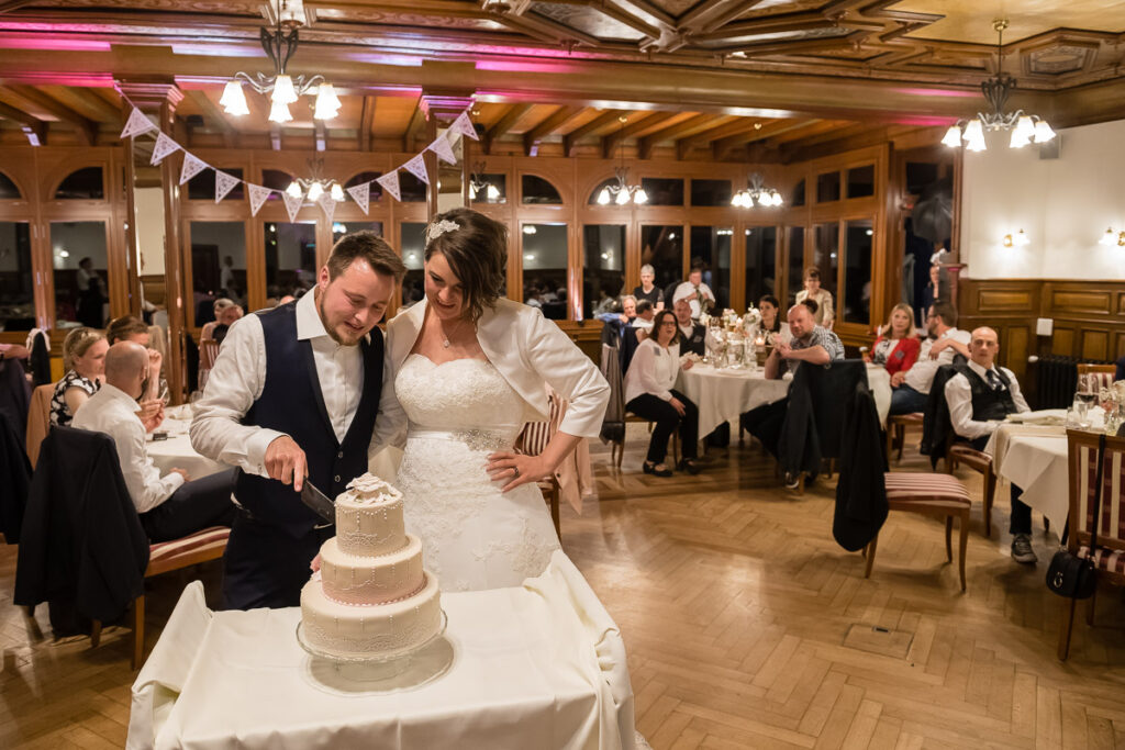 Trauung Pfarrkirche Alpnach Hochzeitsapero Schlosshof Alpnach Hochzeitsfest Paxmontana Flüeli Ranft Hochzeitsfotograf Obwalden Hochzeitsfotograf Zentralschweiz