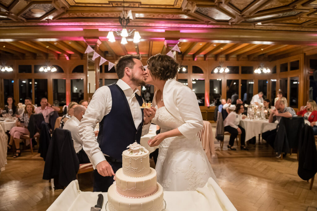 Trauung Pfarrkirche Alpnach Hochzeitsapero Schlosshof Alpnach Hochzeitsfest Paxmontana Flüeli Ranft Hochzeitsfotograf Obwalden Hochzeitsfotograf Zentralschweiz
