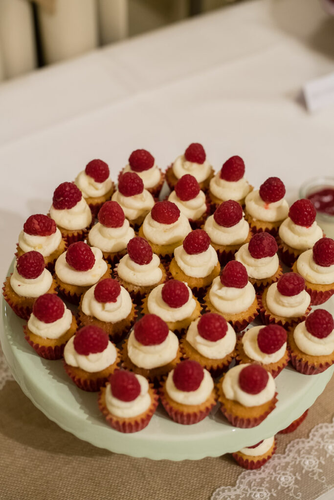 Trauung Pfarrkirche Alpnach Hochzeitsapero Schlosshof Alpnach Hochzeitsfest Paxmontana Flüeli Ranft Hochzeitsfotograf Obwalden Hochzeitsfotograf Zentralschweiz