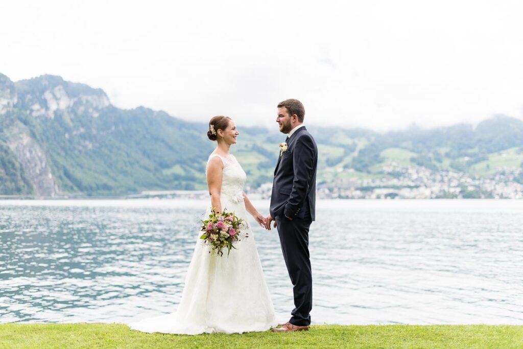Trauung Kehrsiten Dorf Hochzeitsapero Schifflände Stansstad Hochzeitsfest Hotel Alpenclub Engelberg Hochzeitsfotograf Nidwalden Hochzeitsfotograf Obwalden