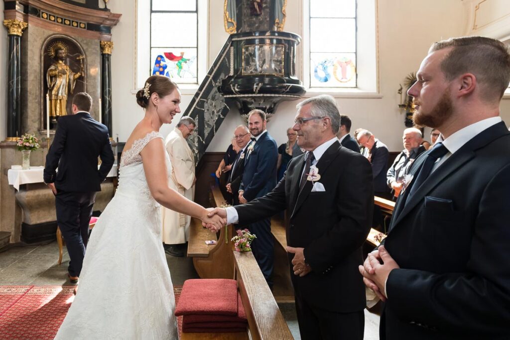 Trauung Kehrsiten Dorf Hochzeitsapero Schifflände Stansstad Hochzeitsfest Hotel Alpenclub Engelberg Hochzeitsfotograf Nidwalden Hochzeitsfotograf Obwalden