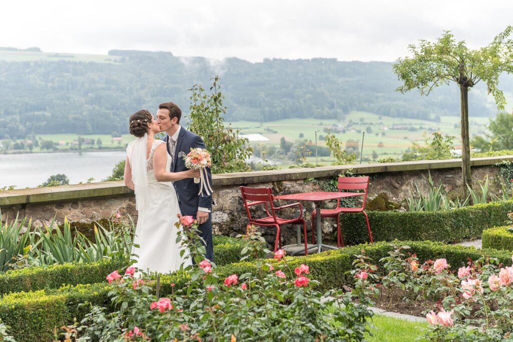 Trauung Schloss Heidegg Gelfingen Apero Schloss Heidegg Gelfingen Nachtessen Hotel Restaurant Schifflände Birrwil Hochzeitsfotograf Luzern Hochzeitsfotograf Aargau
