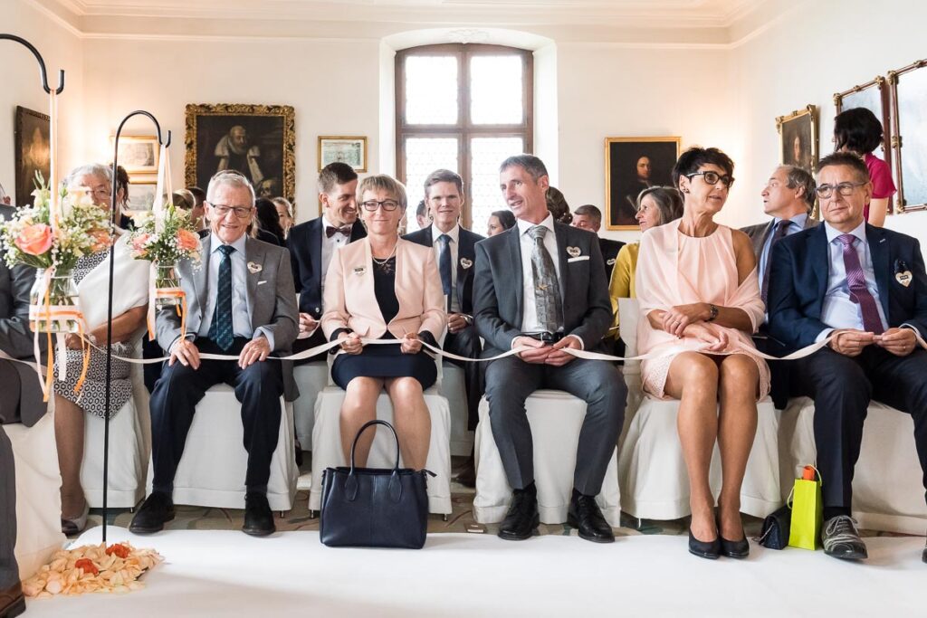 Trauung Schloss Heidegg Gelfingen Apero Schloss Heidegg Gelfingen Nachtessen Hotel Restaurant Schifflände Birrwil Hochzeitsfotograf Luzern Hochzeitsfotograf Aargau