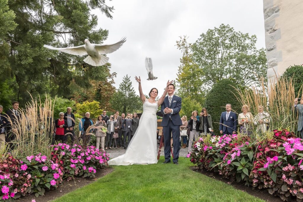 Trauung Schloss Heidegg Gelfingen Apero Schloss Heidegg Gelfingen Nachtessen Hotel Restaurant Schifflände Birrwil Hochzeitsfotograf Luzern Hochzeitsfotograf Aargau