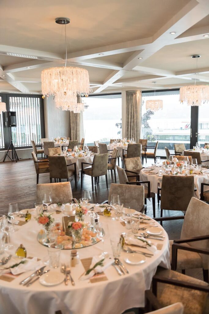 Trauung Schloss Heidegg Gelfingen Apero Schloss Heidegg Gelfingen Nachtessen Hotel Restaurant Schifflände Birrwil Hochzeitsfotograf Luzern Hochzeitsfotograf Aargau