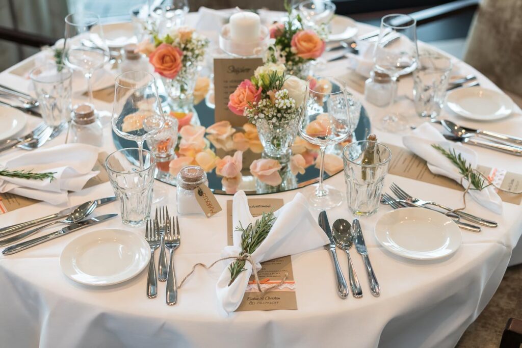 Trauung Schloss Heidegg Gelfingen Apero Schloss Heidegg Gelfingen Nachtessen Hotel Restaurant Schifflände Birrwil Hochzeitsfotograf Luzern Hochzeitsfotograf Aargau