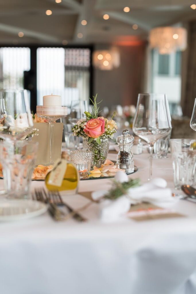 Trauung Schloss Heidegg Gelfingen Apero Schloss Heidegg Gelfingen Nachtessen Hotel Restaurant Schifflände Birrwil Hochzeitsfotograf Luzern Hochzeitsfotograf Aargau