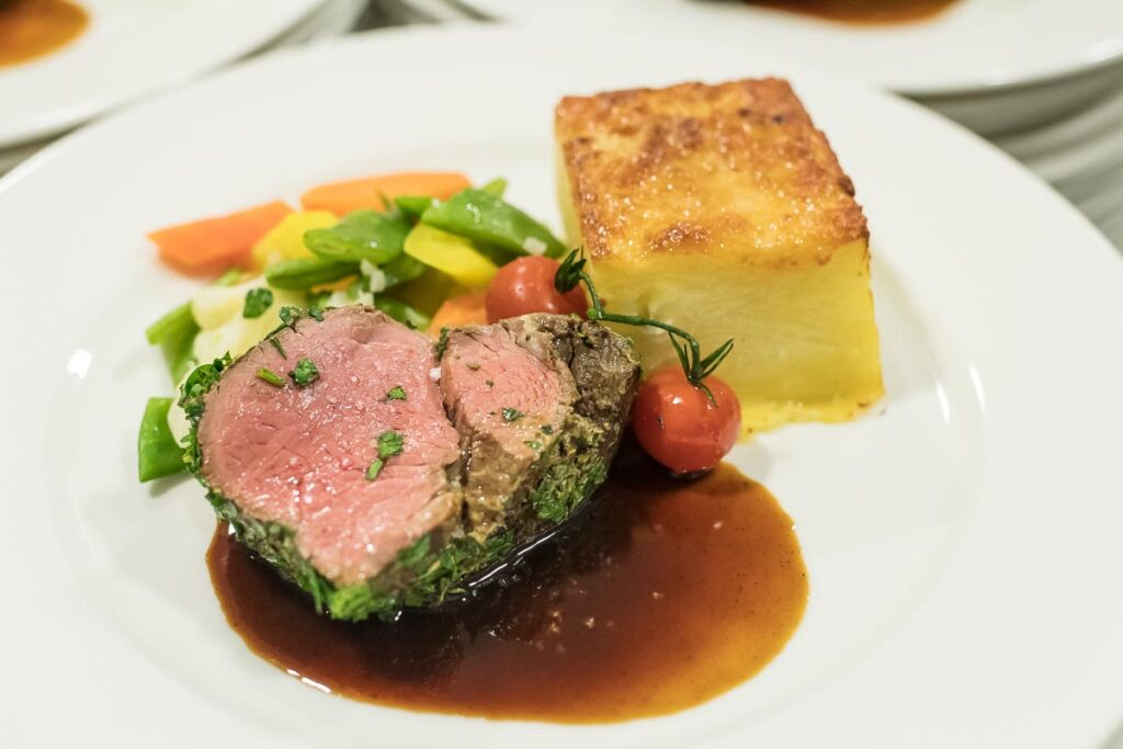 Trauung Schloss Heidegg Gelfingen Apero Schloss Heidegg Gelfingen Nachtessen Hotel Restaurant Schifflände Birrwil Hochzeitsfotograf Luzern Hochzeitsfotograf Aargau