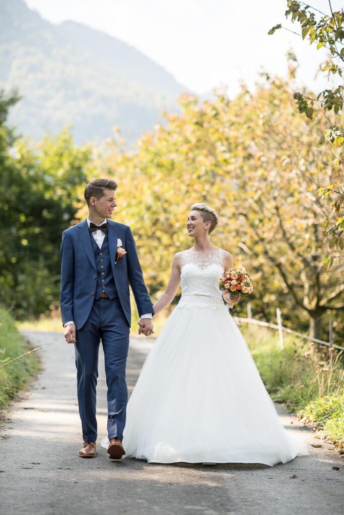 Hochzeit im Höfli in Stans mit anschliessendem Apero Fotoshooting mit Brautpaar in Buochs im Neuseeland Hochzeitsfest in Beckenried Hochzeitsfotograf Nidwalden