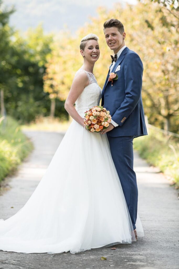 Hochzeit im Höfli in Stans mit anschliessendem Apero Fotoshooting mit Brautpaar in Buochs im Neuseeland Hochzeitsfest in Beckenried Hochzeitsfotograf Nidwalden