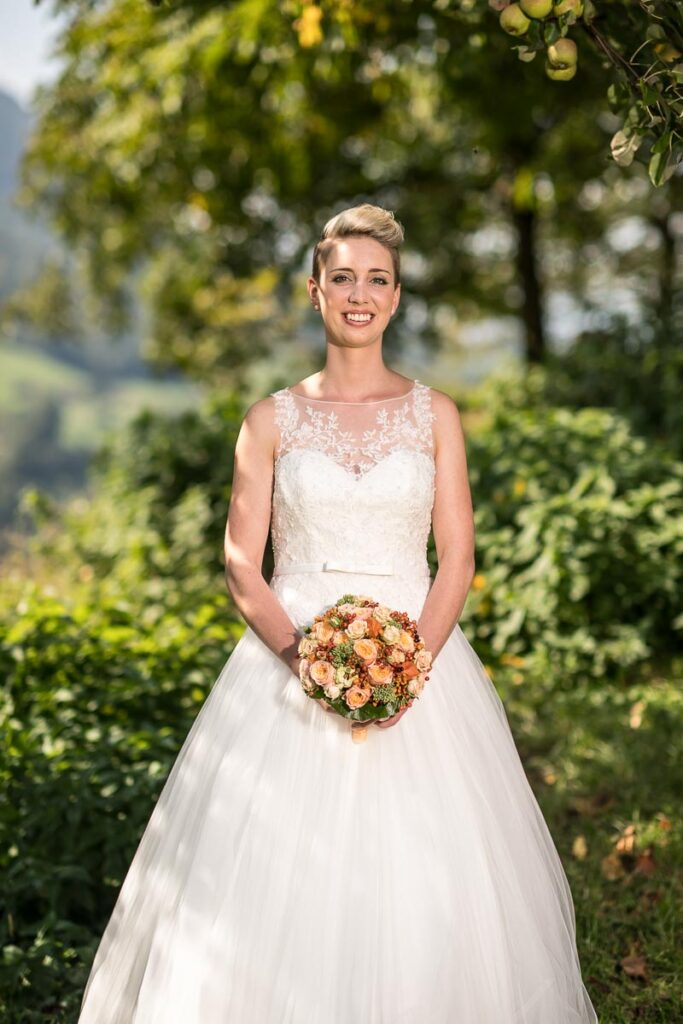 Hochzeit im Höfli in Stans mit anschliessendem Apero Fotoshooting mit Brautpaar in Buochs im Neuseeland Hochzeitsfest in Beckenried Hochzeitsfotograf Nidwalden