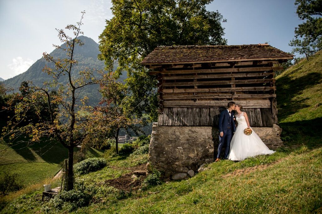 Hochzeit im Höfli in Stans mit anschliessendem Apero Fotoshooting mit Brautpaar in Buochs im Neuseeland Hochzeitsfest in Beckenried Hochzeitsfotograf Nidwalden