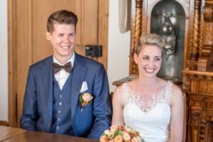 Hochzeit im Höfli in Stans mit anschliessendem Apero Fotoshooting mit Brautpaar in Buochs im Neuseeland Hochzeitsfest in Beckenried Hochzeitsfotograf Nidwalden