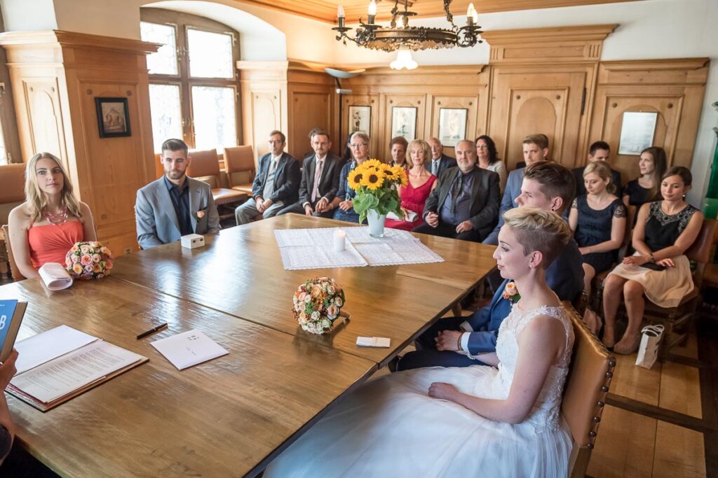 Hochzeit im Höfli in Stans mit anschliessendem Apero Fotoshooting mit Brautpaar in Buochs im Neuseeland Hochzeitsfest in Beckenried Hochzeitsfotograf Nidwalden