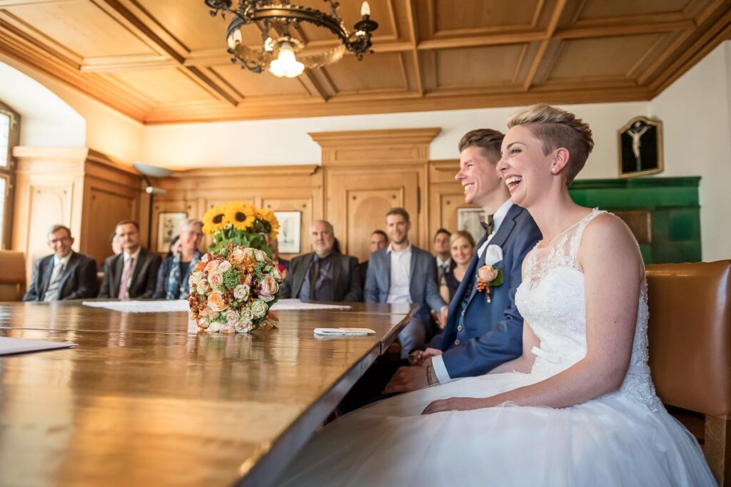 Hochzeit im Höfli in Stans mit anschliessendem Apero Fotoshooting mit Brautpaar in Buochs im Neuseeland Hochzeitsfest in Beckenried Hochzeitsfotograf Nidwalden
