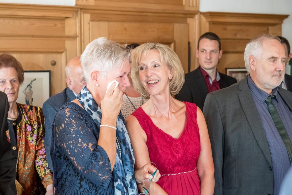 Hochzeit im Höfli in Stans mit anschliessendem Apero Fotoshooting mit Brautpaar in Buochs im Neuseeland Hochzeitsfest in Beckenried Hochzeitsfotograf Nidwalden