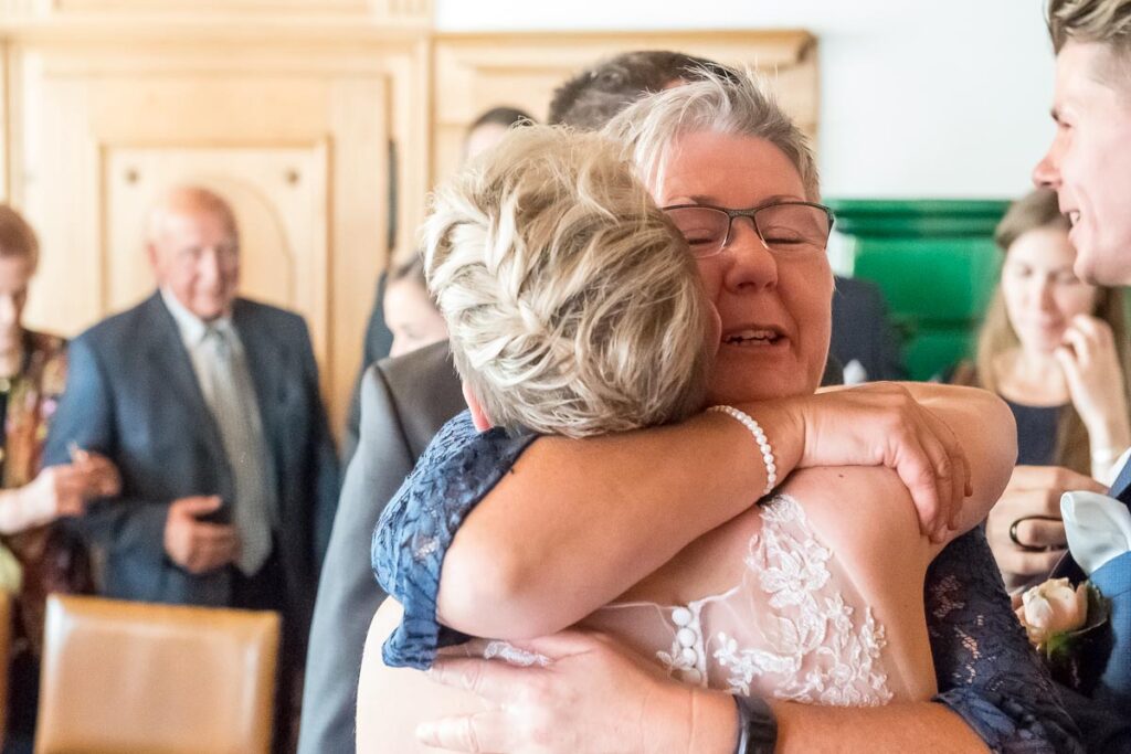 Hochzeit im Höfli in Stans mit anschliessendem Apero Fotoshooting mit Brautpaar in Buochs im Neuseeland Hochzeitsfest in Beckenried Hochzeitsfotograf Nidwalden