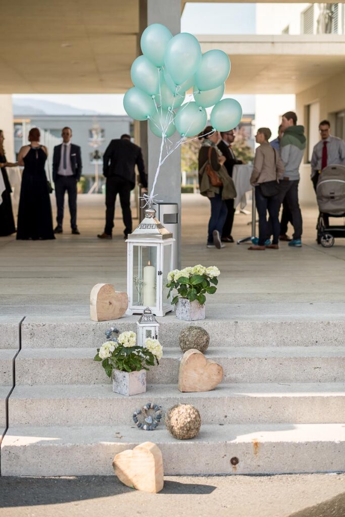 Hochzeit im Höfli in Stans mit anschliessendem Apero Fotoshooting mit Brautpaar in Buochs im Neuseeland Hochzeitsfest in Beckenried Hochzeitsfotograf Nidwalden
