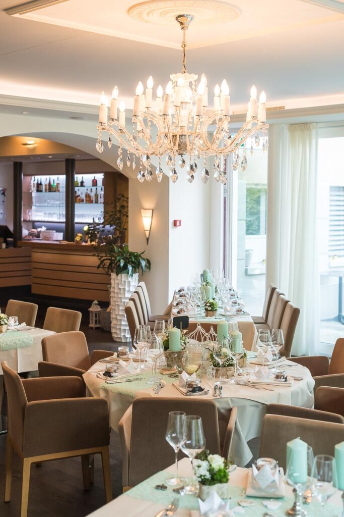 Hochzeit im Höfli in Stans mit anschliessendem Apero Fotoshooting mit Brautpaar in Buochs im Neuseeland Hochzeitsfest in Beckenried Hochzeitsfotograf Nidwalden