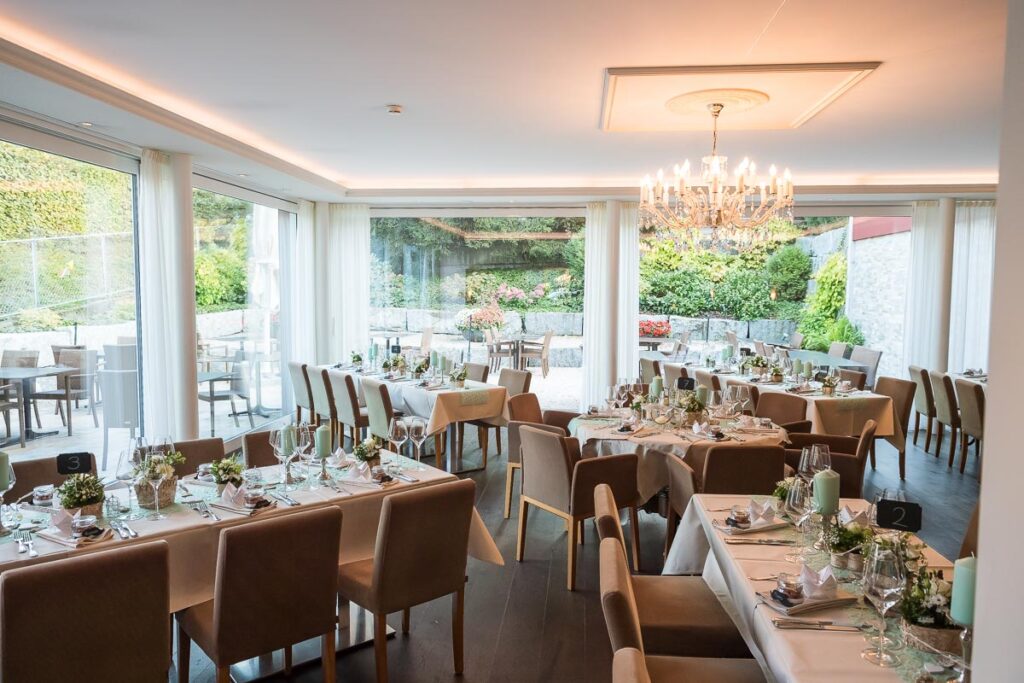 Hochzeit im Höfli in Stans mit anschliessendem Apero Fotoshooting mit Brautpaar in Buochs im Neuseeland Hochzeitsfest in Beckenried Hochzeitsfotograf Nidwalden