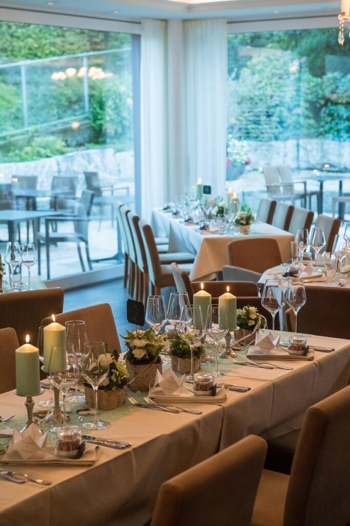 Hochzeit im Höfli in Stans mit anschliessendem Apero Fotoshooting mit Brautpaar in Buochs im Neuseeland Hochzeitsfest in Beckenried Hochzeitsfotograf Nidwalden