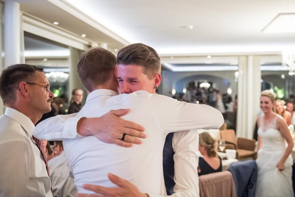 Hochzeit im Höfli in Stans mit anschliessendem Apero Fotoshooting mit Brautpaar in Buochs im Neuseeland Hochzeitsfest in Beckenried Hochzeitsfotograf Nidwalden
