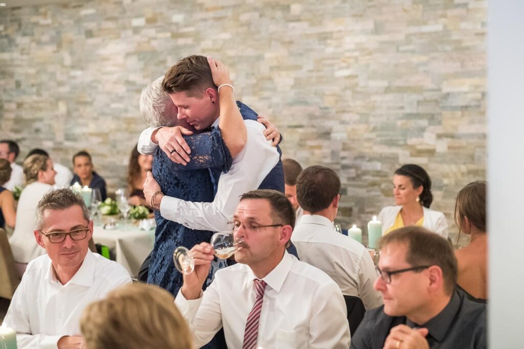 Hochzeit im Höfli in Stans mit anschliessendem Apero Fotoshooting mit Brautpaar in Buochs im Neuseeland Hochzeitsfest in Beckenried Hochzeitsfotograf Nidwalden
