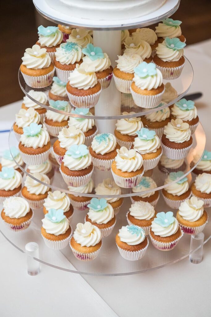 Hochzeit im Höfli in Stans mit anschliessendem Apero Fotoshooting mit Brautpaar in Buochs im Neuseeland Hochzeitsfest in Beckenried Hochzeitsfotograf Nidwalden